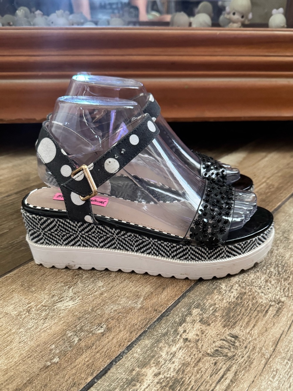 Betsey Johnson Black Polka Dot Platform Sandals with Beaded Toe Strap Size 8